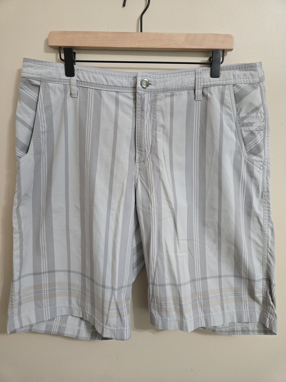 The Works Men's Shorts Size 38 Gray Striped Flat Front Casual Golf NWOT